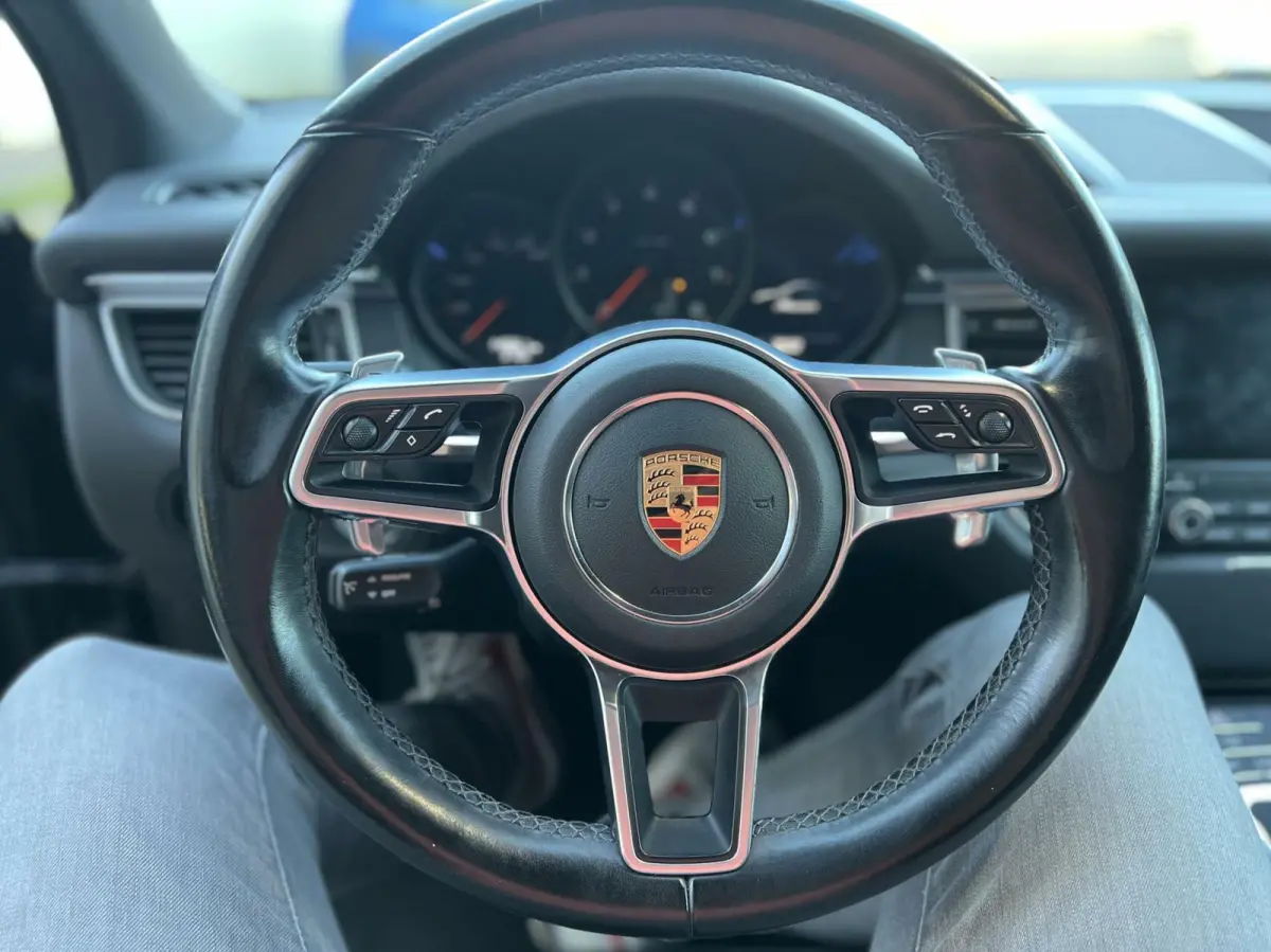 2.0 Apple CarPlay/ SPORTLEER /NAVIGATIE