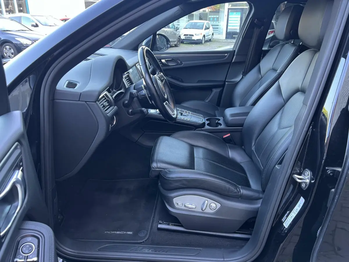 2.0 Apple CarPlay/ SPORTLEER /NAVIGATIE