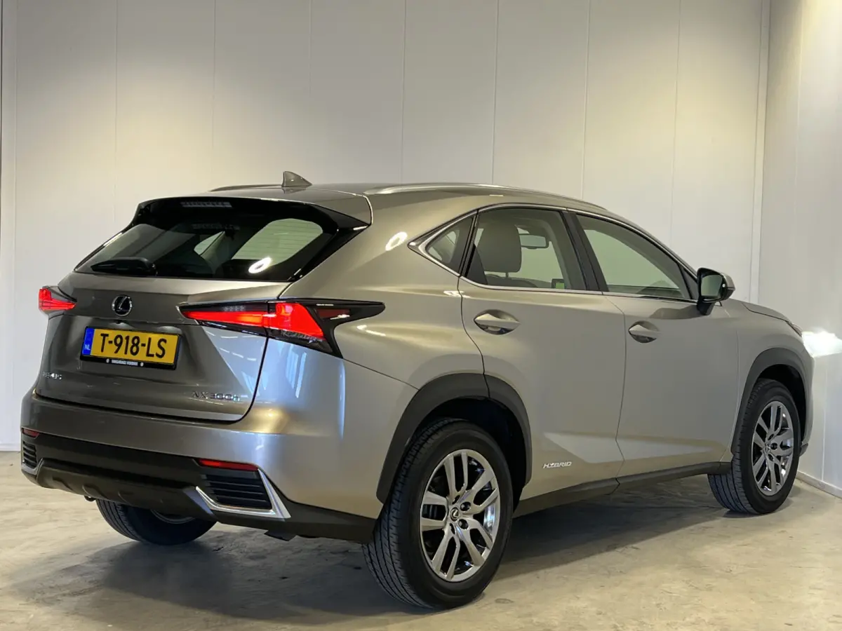 300h Comfort line | Navigatie/Android/Apple Carplay | LM Velgen 18" | Achteruitrijcamera | Cruise Control Adaptive | Airco |