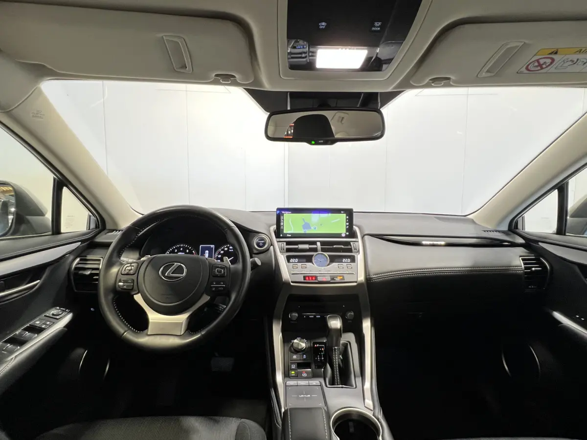 300h Comfort line | Navigatie/Android/Apple Carplay | LM Velgen 18" | Achteruitrijcamera | Cruise Control Adaptive | Airco |
