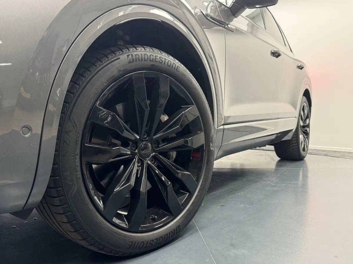 3.0 TSi DSG R-Line 4Motion Navigatie-Pano-Elektr.Trekhaak-Achterasbesturing-Adapt.Cr.Contr-Carplay-Clima-Camera-Stoel/Stuurverwarming-Luchtvering-Headup