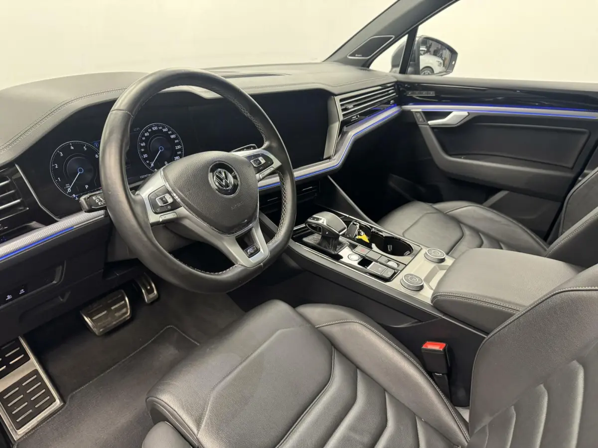 3.0 TSi DSG R-Line 4Motion Navigatie-Pano-Elektr.Trekhaak-Achterasbesturing-Adapt.Cr.Contr-Carplay-Clima-Camera-Stoel/Stuurverwarming-Luchtvering-Headup