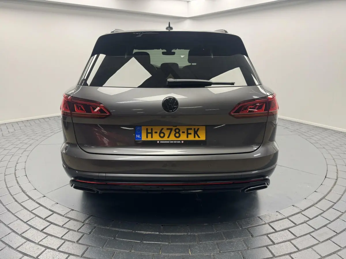 3.0 TSi DSG R-Line 4Motion Navigatie-Pano-Elektr.Trekhaak-Achterasbesturing-Adapt.Cr.Contr-Carplay-Clima-Camera-Stoel/Stuurverwarming-Luchtvering-Headup