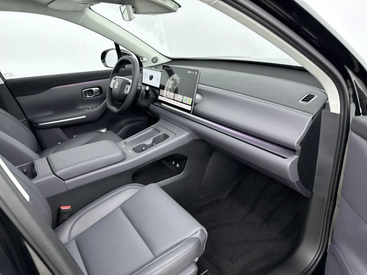 Design Hybrid 28.4 kWh | Voorstoelen verwarmd | Panoramendak | Electronic climate controle | Navigatiesysteem | Metalli Black