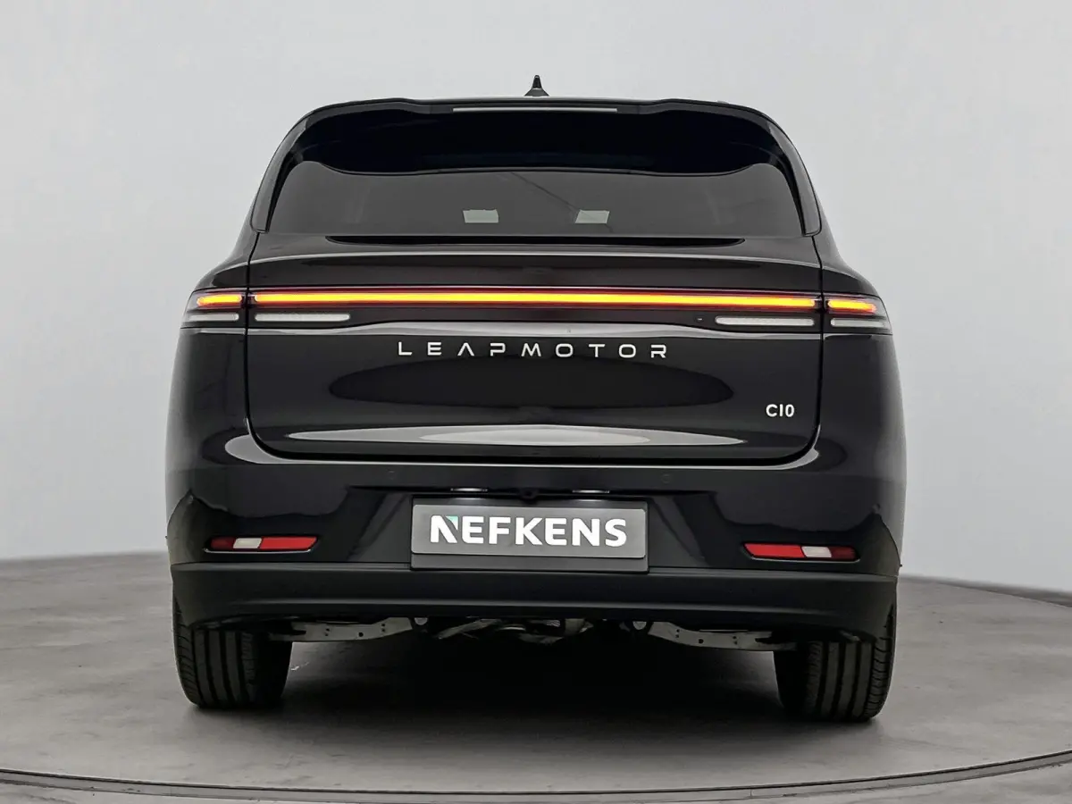 Design Hybrid 28.4 kWh | Voorstoelen verwarmd | Panoramendak | Electronic climate controle | Navigatiesysteem | Metalli Black