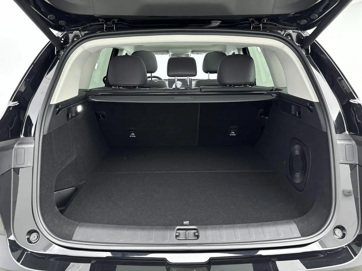 Design Hybrid 28.4 kWh | Voorstoelen verwarmd | Panoramendak | Electronic climate controle | Navigatiesysteem | Metalli Black