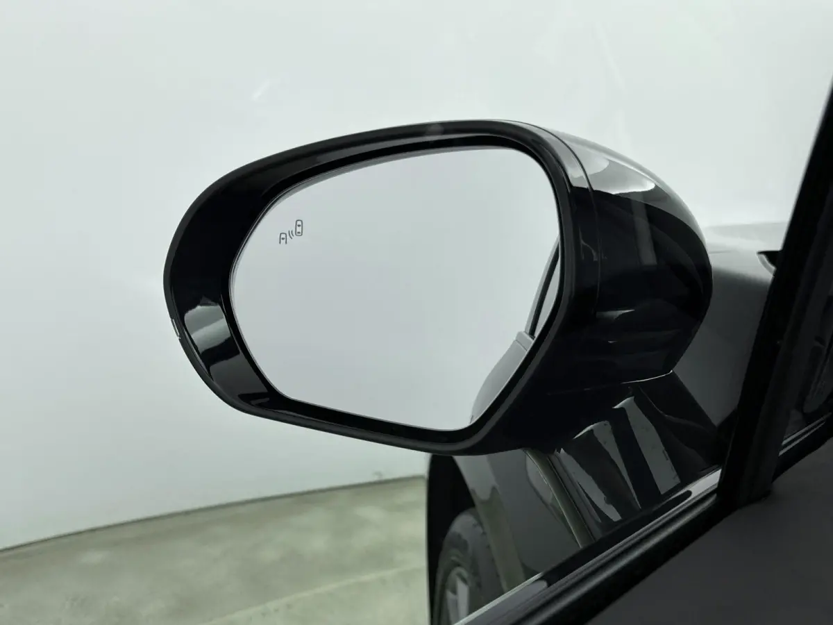 Design Hybrid 28.4 kWh | Voorstoelen verwarmd | Panoramendak | Electronic climate controle | Navigatiesysteem | Metalli Black