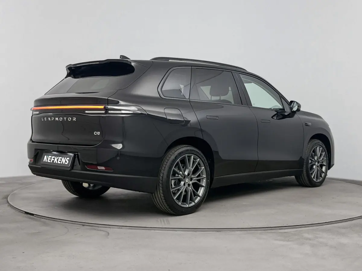 Design Hybrid 28.4 kWh | Voorstoelen verwarmd | Panoramendak | Electronic climate controle | Navigatiesysteem | Metalli Black