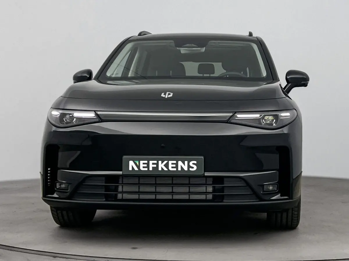 Design Hybrid 28.4 kWh | Voorstoelen verwarmd | Panoramendak | Electronic climate controle | Navigatiesysteem | Metalli Black