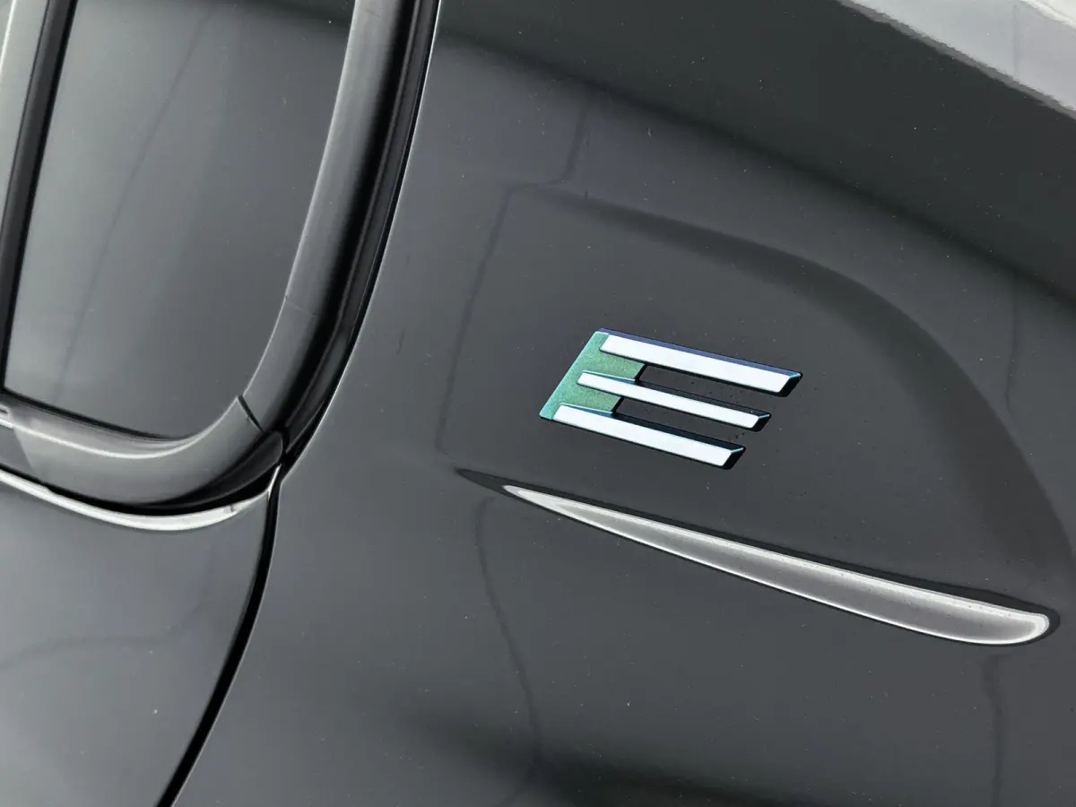 EV GT Advantage 51 kWh 156 pk | Navigatie | Achteruitrijcamera | Parkeersensoren Voor en Achter | Alcantara Bekleding | Verwarmde Sportstoelen | Full-LED Koplampen | Dodehoek Detectie | Adap