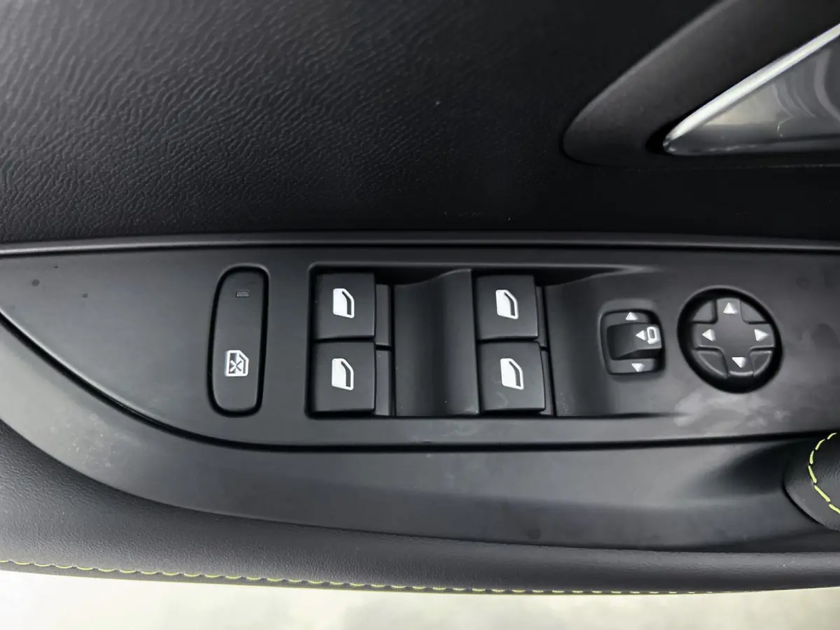 EV GT Advantage 51 kWh 156 pk | Navigatie | Achteruitrijcamera | Parkeersensoren Voor en Achter | Alcantara Bekleding | Verwarmde Sportstoelen | Full-LED Koplampen | Dodehoek Detectie | Adap