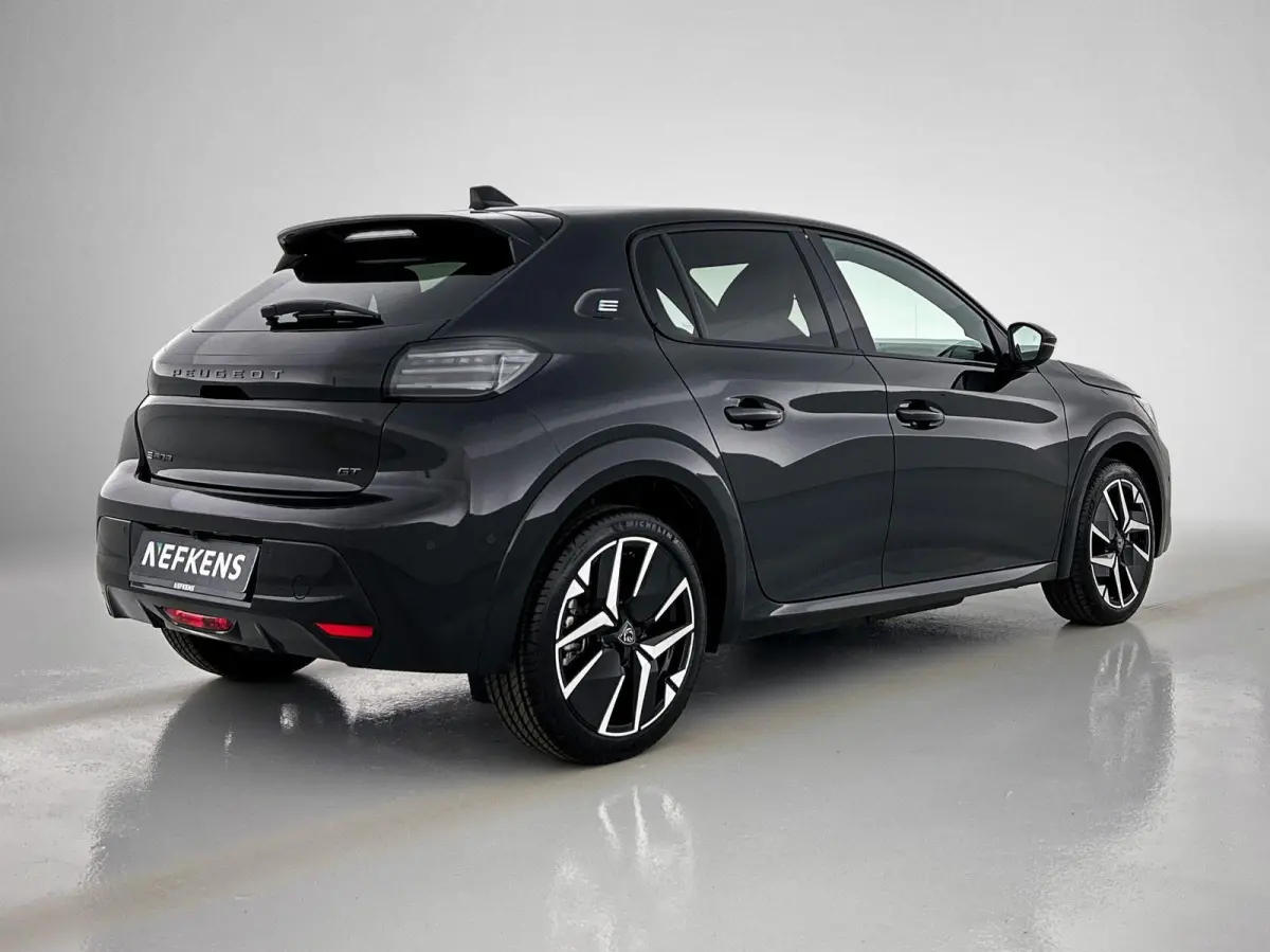 EV GT Advantage 51 kWh 156 pk | Navigatie | Achteruitrijcamera | Parkeersensoren Voor en Achter | Alcantara Bekleding | Verwarmde Sportstoelen | Full-LED Koplampen | Dodehoek Detectie | Adap