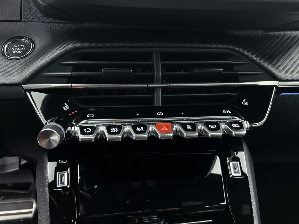 EV GT Advantage 51 kWh 156 pk | Navigatie | Achteruitrijcamera | Parkeersensoren Voor en Achter | Alcantara Bekleding | Verwarmde Sportstoelen | Full-LED Koplampen | Dodehoek Detectie | Adap