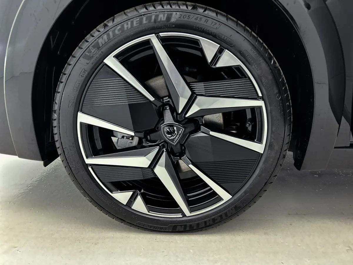 EV GT Advantage 51 kWh 156 pk | Navigatie | Achteruitrijcamera | Parkeersensoren Voor en Achter | Alcantara Bekleding | Verwarmde Sportstoelen | Full-LED Koplampen | Dodehoek Detectie | Adap