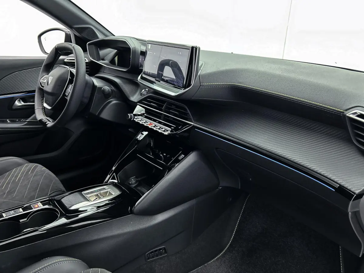 EV GT Advantage 51 kWh 156 pk | Navigatie | Achteruitrijcamera | Parkeersensoren Voor en Achter | Alcantara Bekleding | Verwarmde Sportstoelen | Full-LED Koplampen | Dodehoek Detectie | Adap