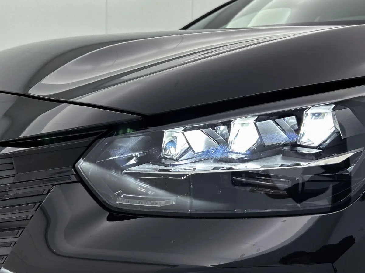 EV GT Advantage 51 kWh 156 pk | Navigatie | Achteruitrijcamera | Parkeersensoren Voor en Achter | Alcantara Bekleding | Verwarmde Sportstoelen | Full-LED Koplampen | Dodehoek Detectie | Adap