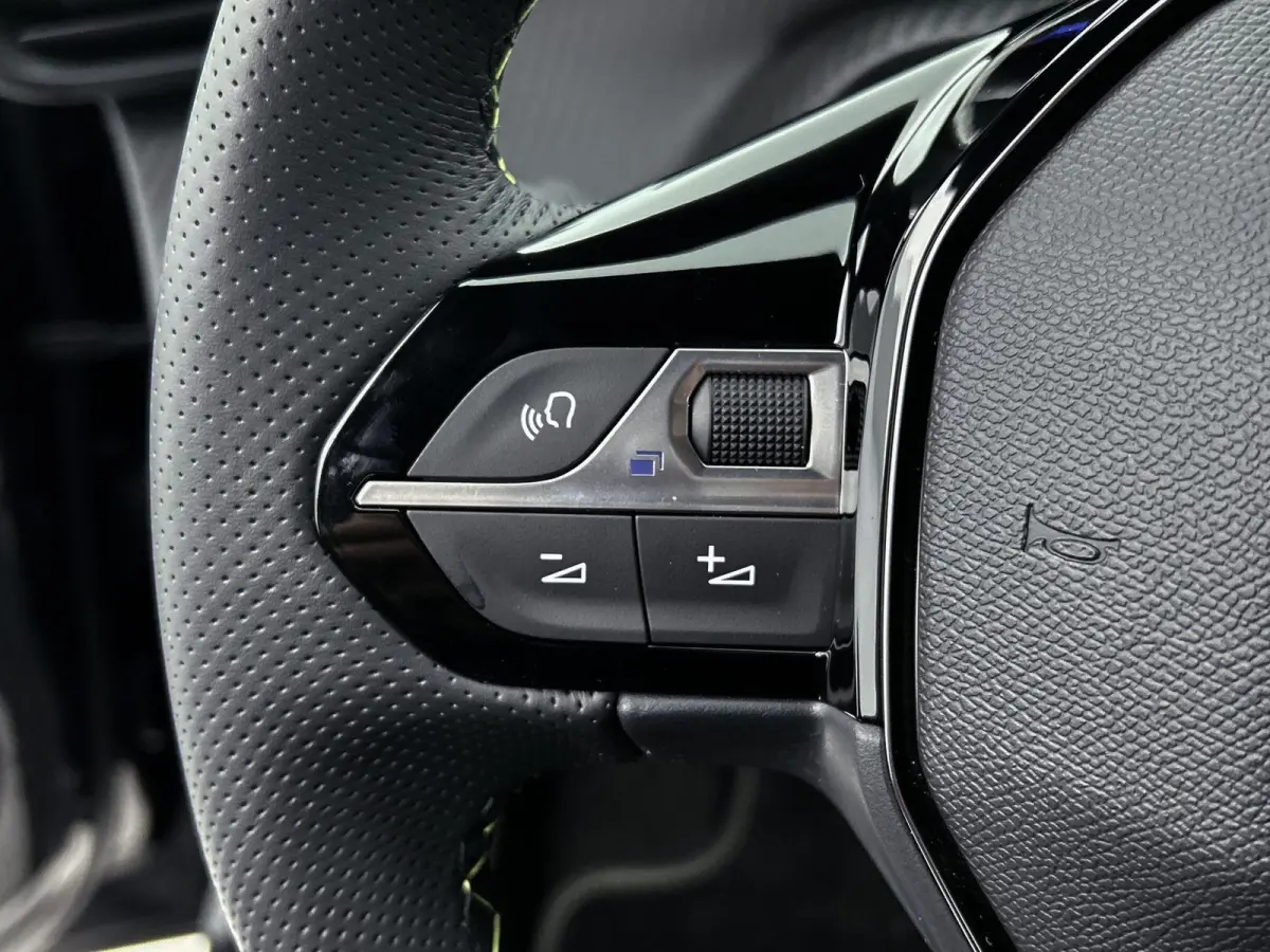 EV GT Advantage 51 kWh 156 pk | Navigatie | Achteruitrijcamera | Parkeersensoren Voor en Achter | Alcantara Bekleding | Verwarmde Sportstoelen | Full-LED Koplampen | Dodehoek Detectie | Adap