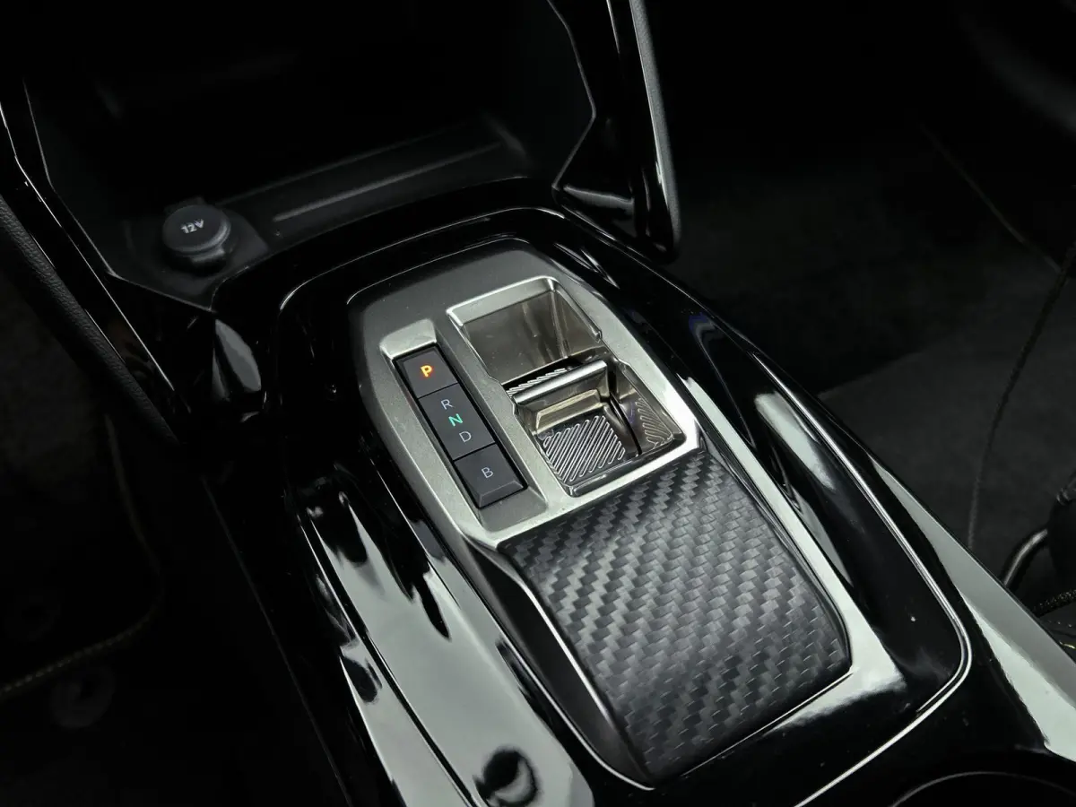 EV GT Advantage 51 kWh 156 pk | Navigatie | Achteruitrijcamera | Parkeersensoren Voor en Achter | Alcantara Bekleding | Verwarmde Sportstoelen | Full-LED Koplampen | Dodehoek Detectie | Adap
