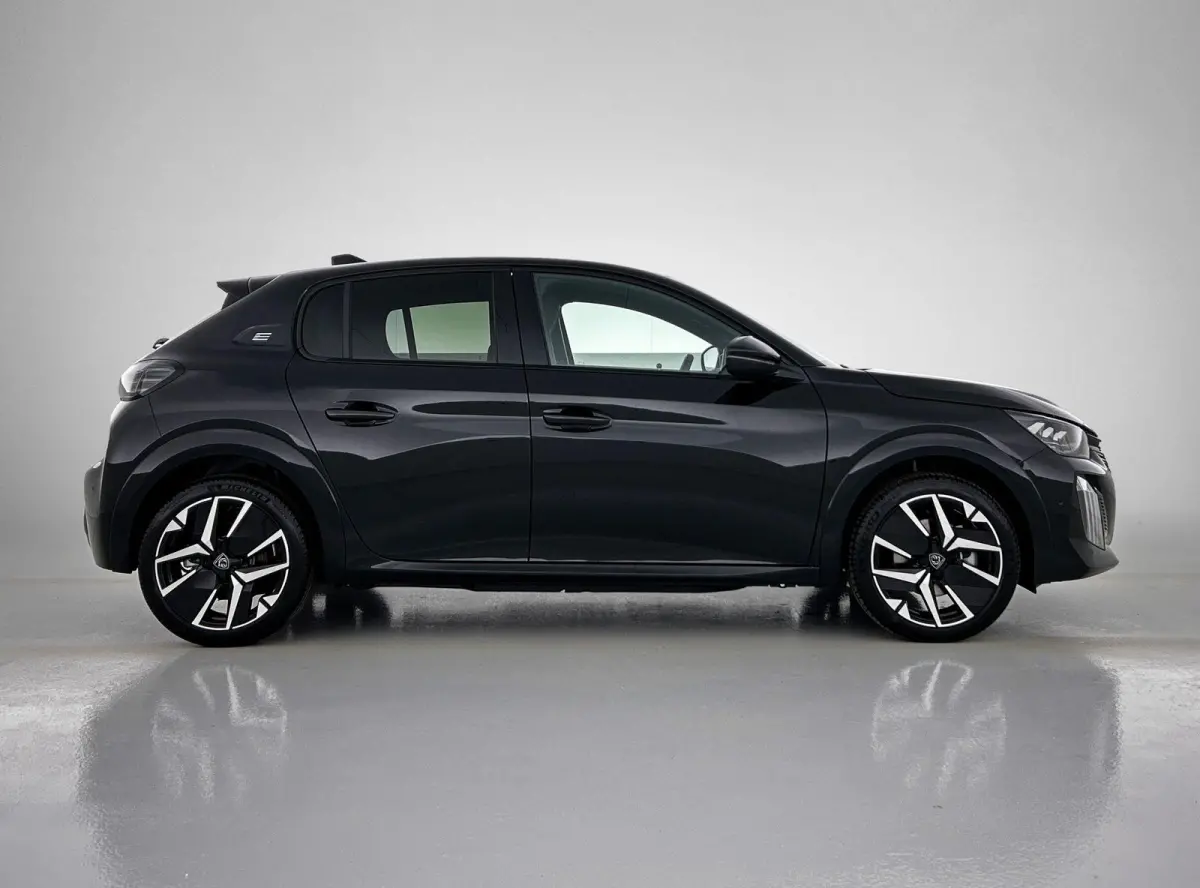 EV GT Advantage 51 kWh 156 pk | Navigatie | Achteruitrijcamera | Parkeersensoren Voor en Achter | Alcantara Bekleding | Verwarmde Sportstoelen | Full-LED Koplampen | Dodehoek Detectie | Adap