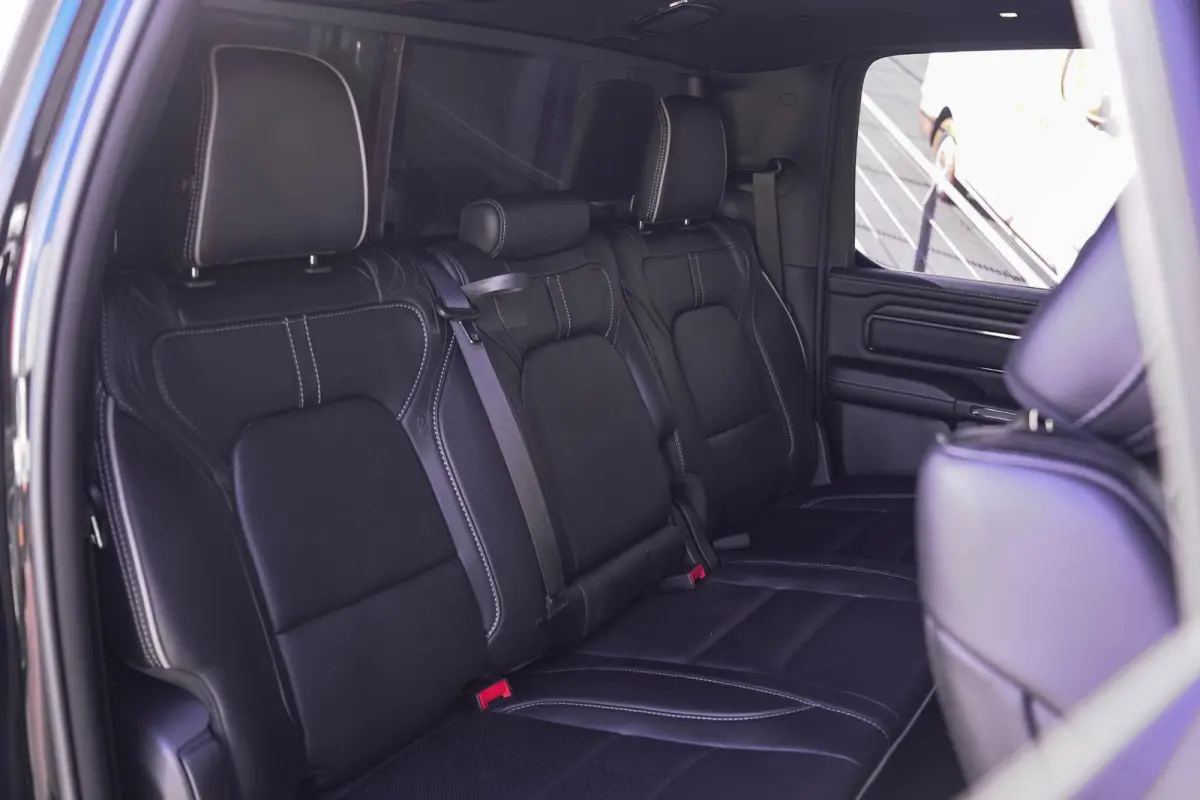 1500 5.7 V8 4x4 Limited Night Luchtvering, 22" LMV 360 Camera, Harman&Kardon, Panoramadak, BPM vrij, 5-Zits