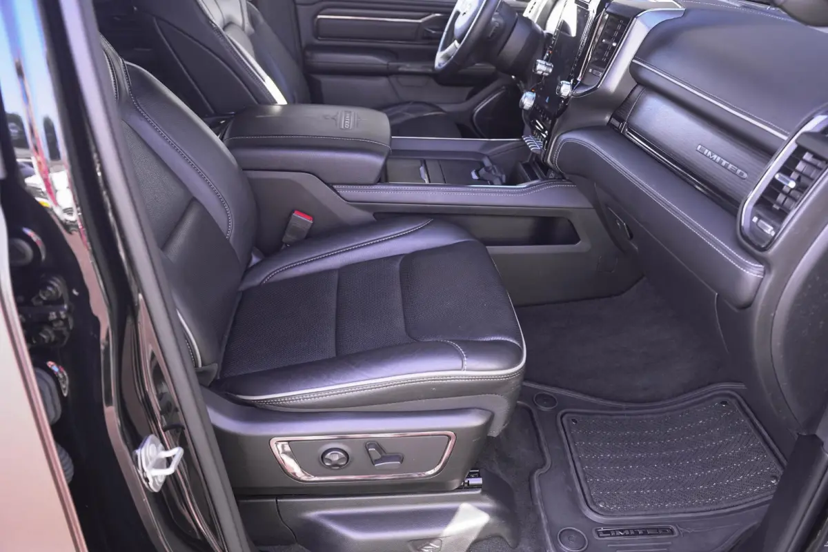 1500 5.7 V8 4x4 Limited Night Luchtvering, 22" LMV 360 Camera, Harman&Kardon, Panoramadak, BPM vrij, 5-Zits