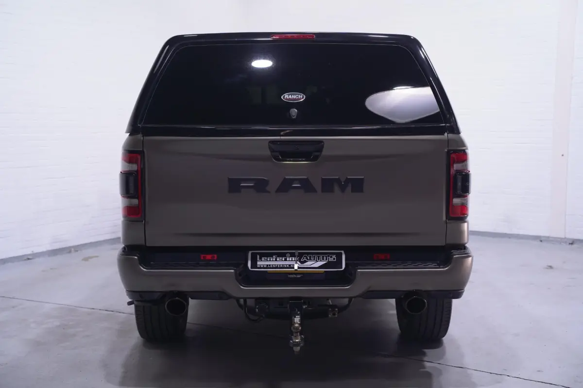1500 5.7 V8 4x4 Limited Night Luchtvering, 22" LMV 360 Camera, Harman&Kardon, Panoramadak, BPM vrij, 5-Zits