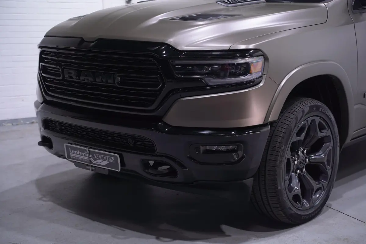 1500 5.7 V8 4x4 Limited Night Luchtvering, 22" LMV 360 Camera, Harman&Kardon, Panoramadak, BPM vrij, 5-Zits