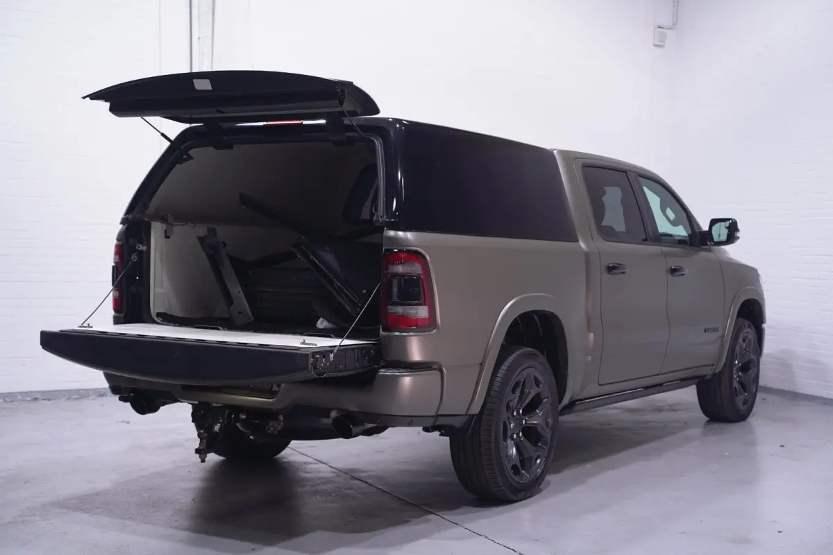 1500 5.7 V8 4x4 Limited Night Luchtvering, 22" LMV 360 Camera, Harman&Kardon, Panoramadak, BPM vrij, 5-Zits