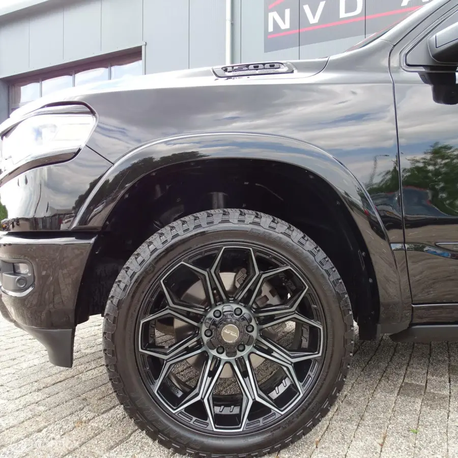 1500 4X4 5.7 V8 4x4 Crew Cab Limited 4PLAY 22 inch