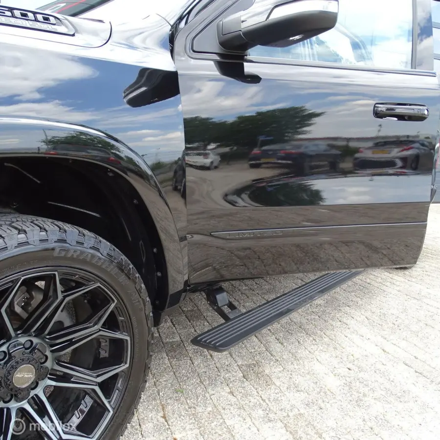 1500 4X4 5.7 V8 4x4 Crew Cab Limited 4PLAY 22 inch