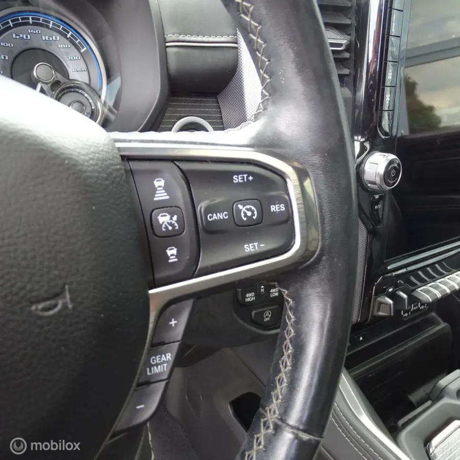1500 4X4 5.7 V8 4x4 Crew Cab Limited 4PLAY 22 inch
