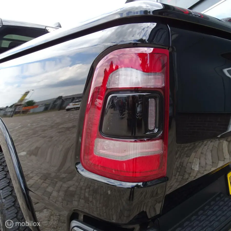 1500 4X4 5.7 V8 4x4 Crew Cab Limited 4PLAY 22 inch