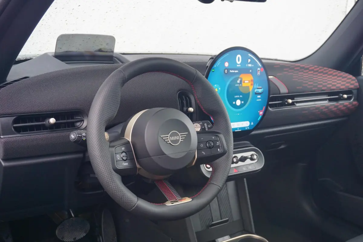 Cooper C John Cooper Works Uitvoering | Pakket M | Panoramadak | Driving Assistant | Stoel & Stuurverwarming | Parking Assitant |
