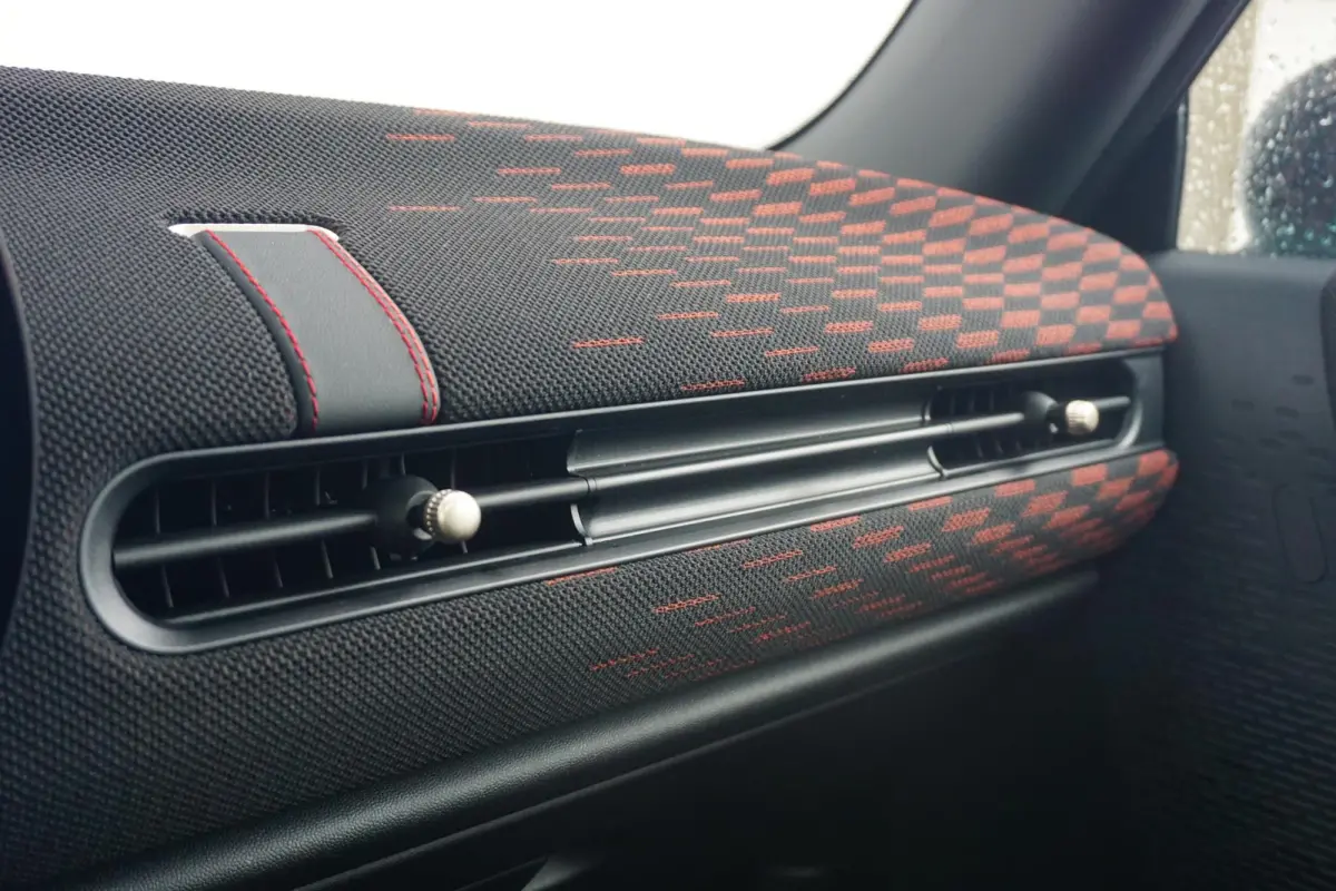 Cooper C John Cooper Works Uitvoering | Pakket M | Panoramadak | Driving Assistant | Stoel & Stuurverwarming | Parking Assitant |