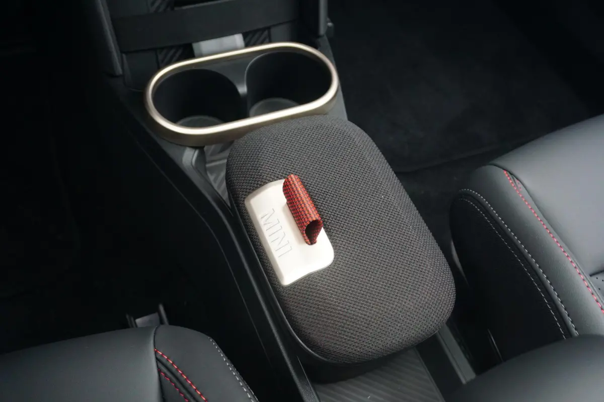 Cooper C John Cooper Works Uitvoering | Pakket M | Panoramadak | Driving Assistant | Stoel & Stuurverwarming | Parking Assitant |