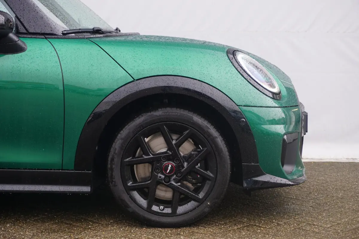 Cooper C John Cooper Works Uitvoering | Pakket M | Panoramadak | Driving Assistant | Stoel & Stuurverwarming | Parking Assitant |