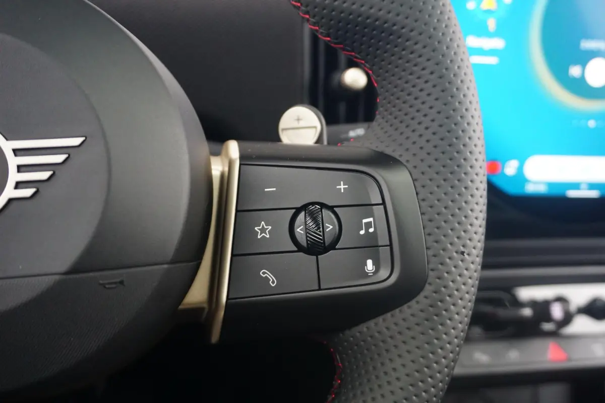 Cooper C John Cooper Works Uitvoering | Pakket M | Panoramadak | Driving Assistant | Stoel & Stuurverwarming | Parking Assitant |