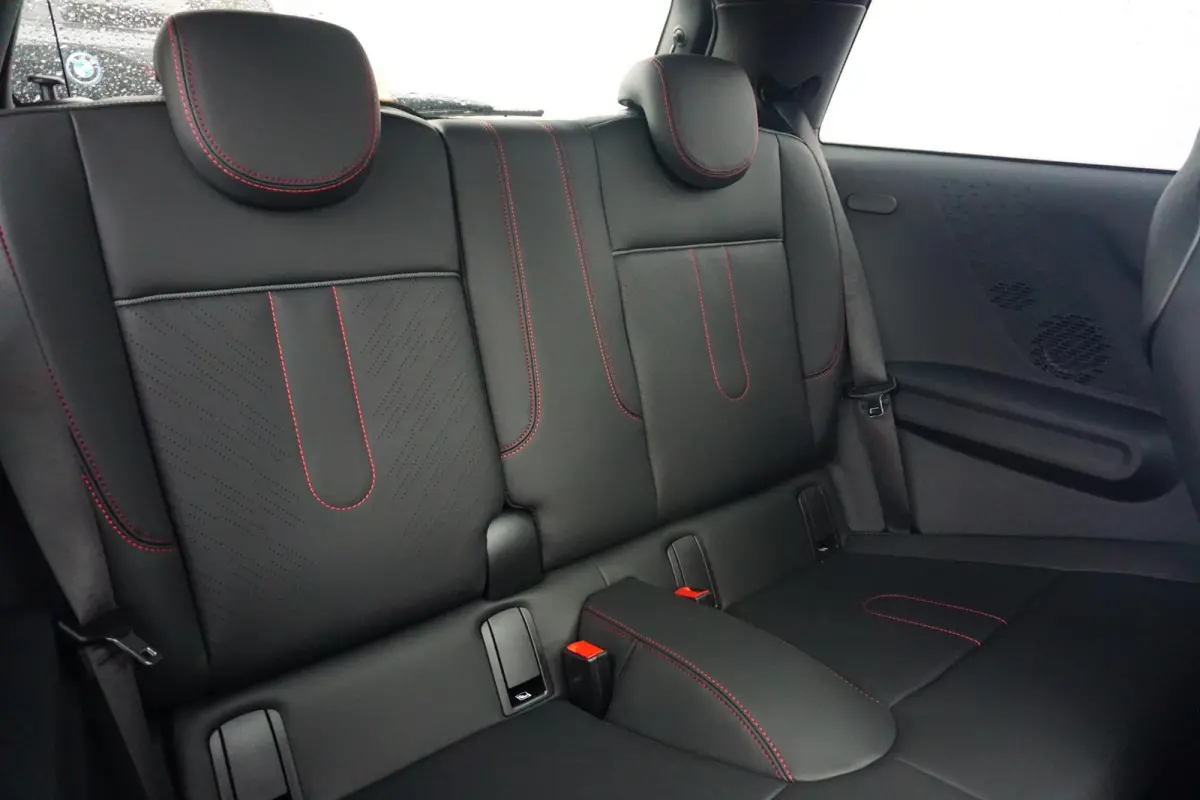 Cooper C John Cooper Works Uitvoering | Pakket M | Panoramadak | Driving Assistant | Stoel & Stuurverwarming | Parking Assitant |