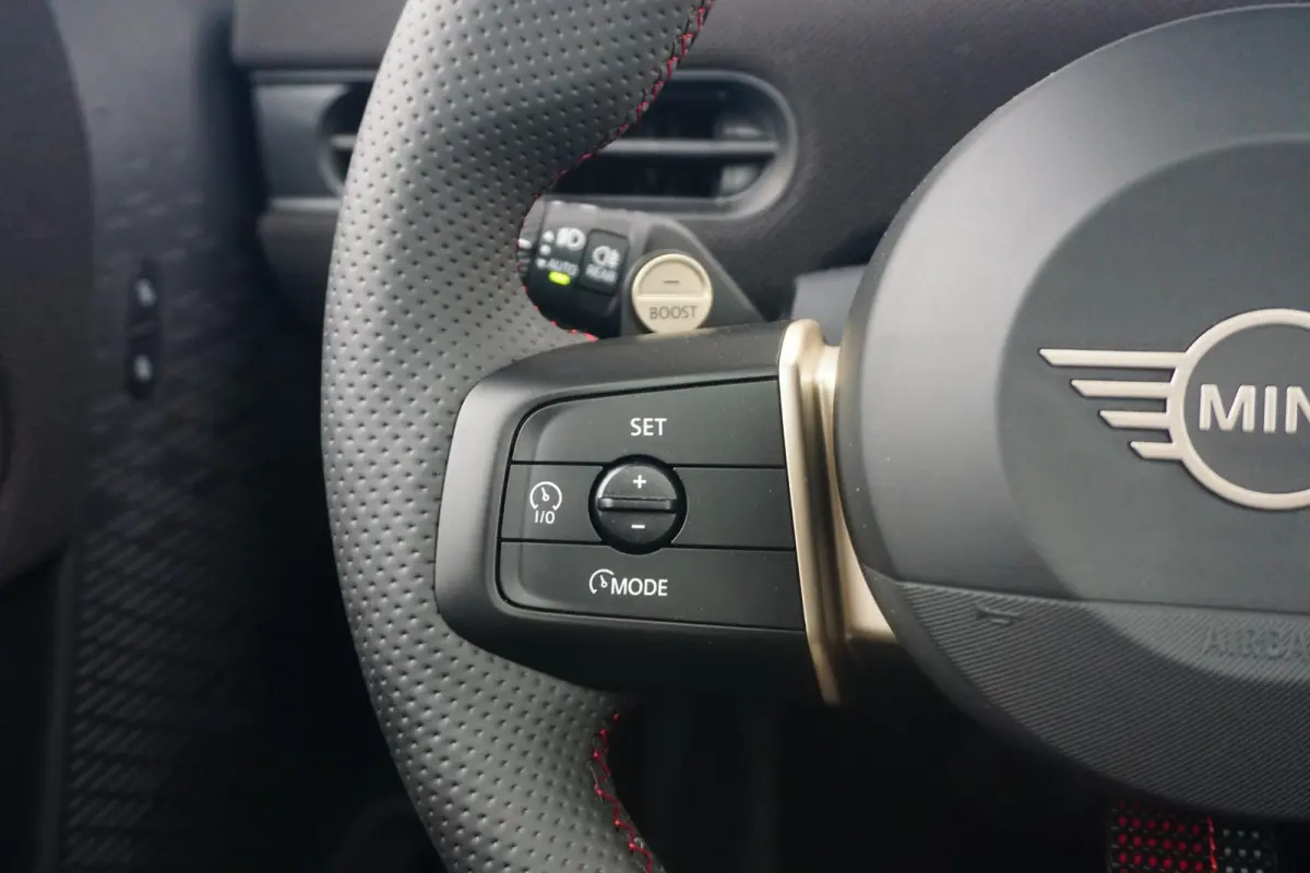 Cooper C John Cooper Works Uitvoering | Pakket M | Panoramadak | Driving Assistant | Stoel & Stuurverwarming | Parking Assitant |