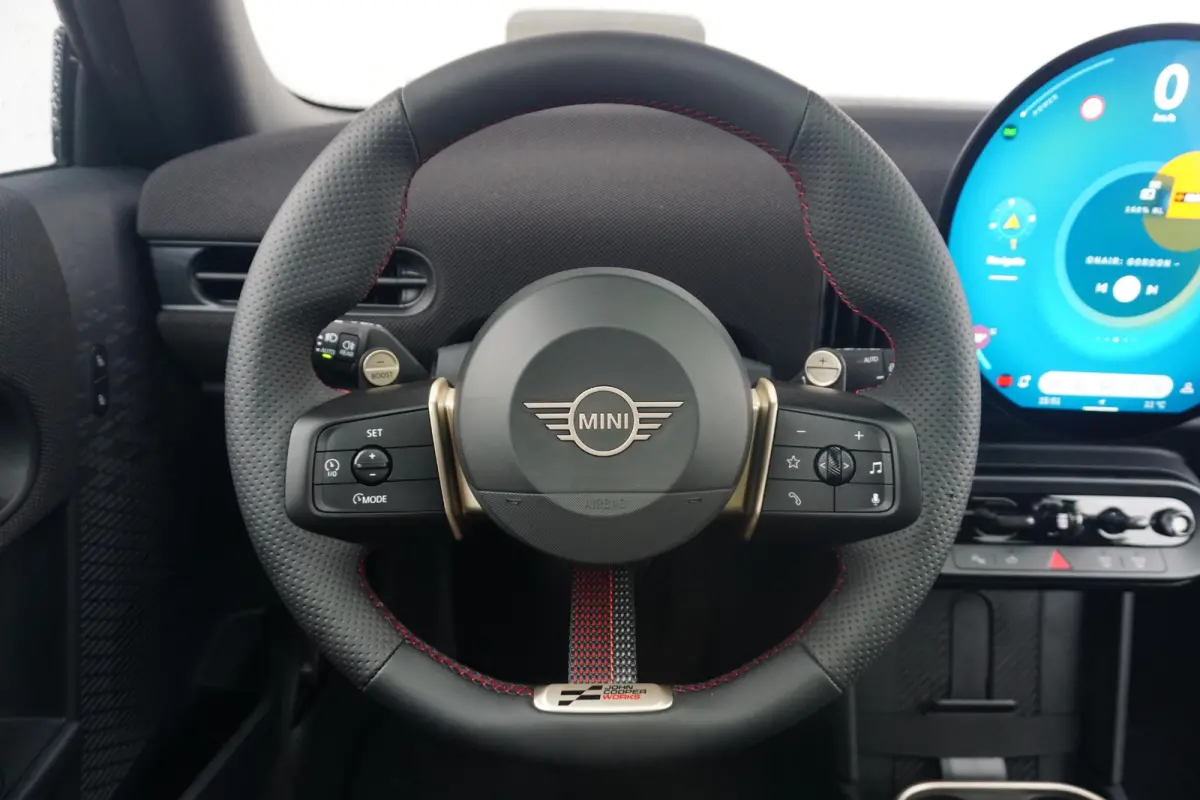 Cooper C John Cooper Works Uitvoering | Pakket M | Panoramadak | Driving Assistant | Stoel & Stuurverwarming | Parking Assitant |