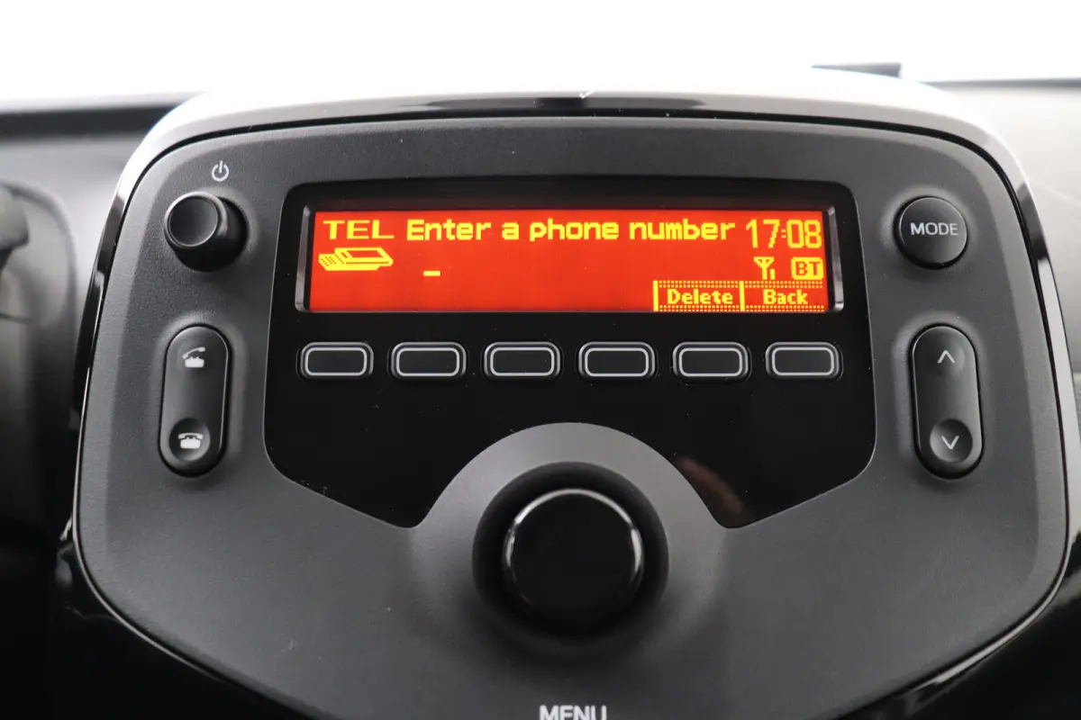 1.0 73 PK VTi Pack Comfort Privacy Glas Bluetooth DAB LED