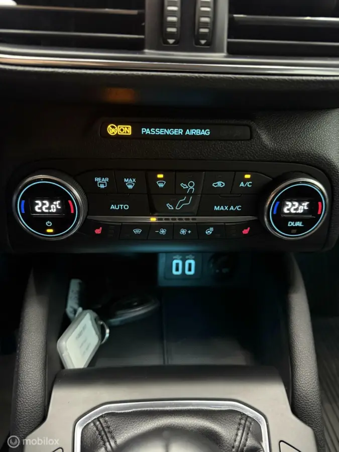 1.0 EcoBoost Hybrid Titanium X Business