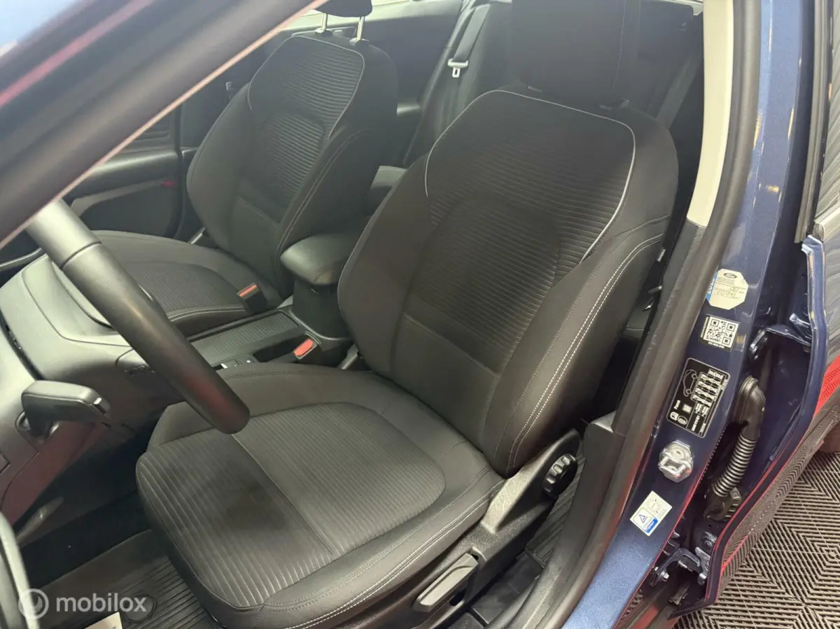 1.0 EcoBoost Hybrid Titanium X Business