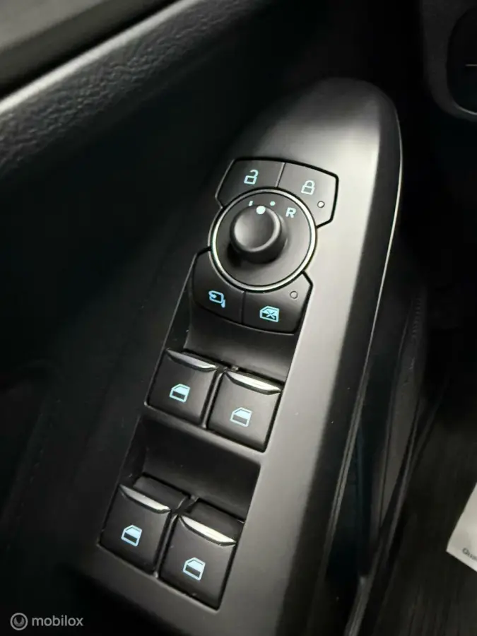 1.0 EcoBoost Hybrid Titanium X Business