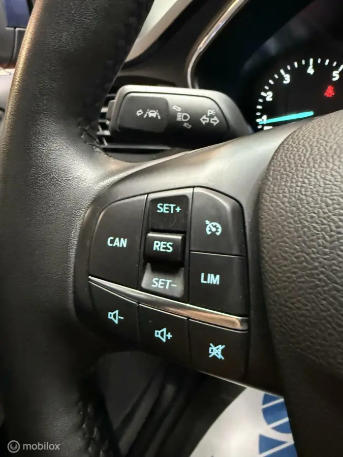 1.0 EcoBoost Hybrid Titanium X Business