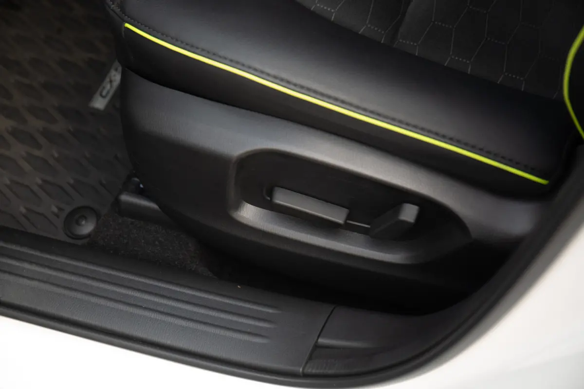 2.0 e-SkyActiv-G M Hybrid 165 Newground , 360°camera, Keyless entry, Head-up display