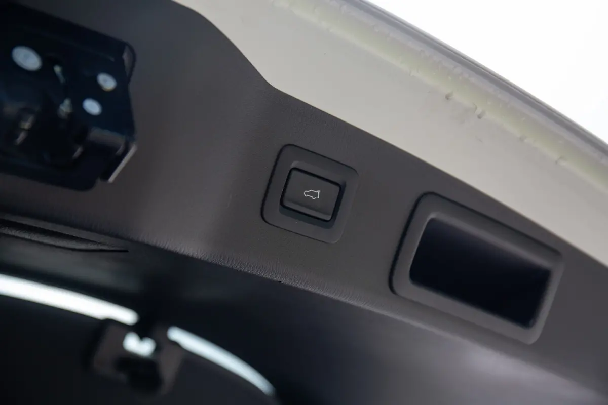 2.0 e-SkyActiv-G M Hybrid 165 Newground , 360°camera, Keyless entry, Head-up display