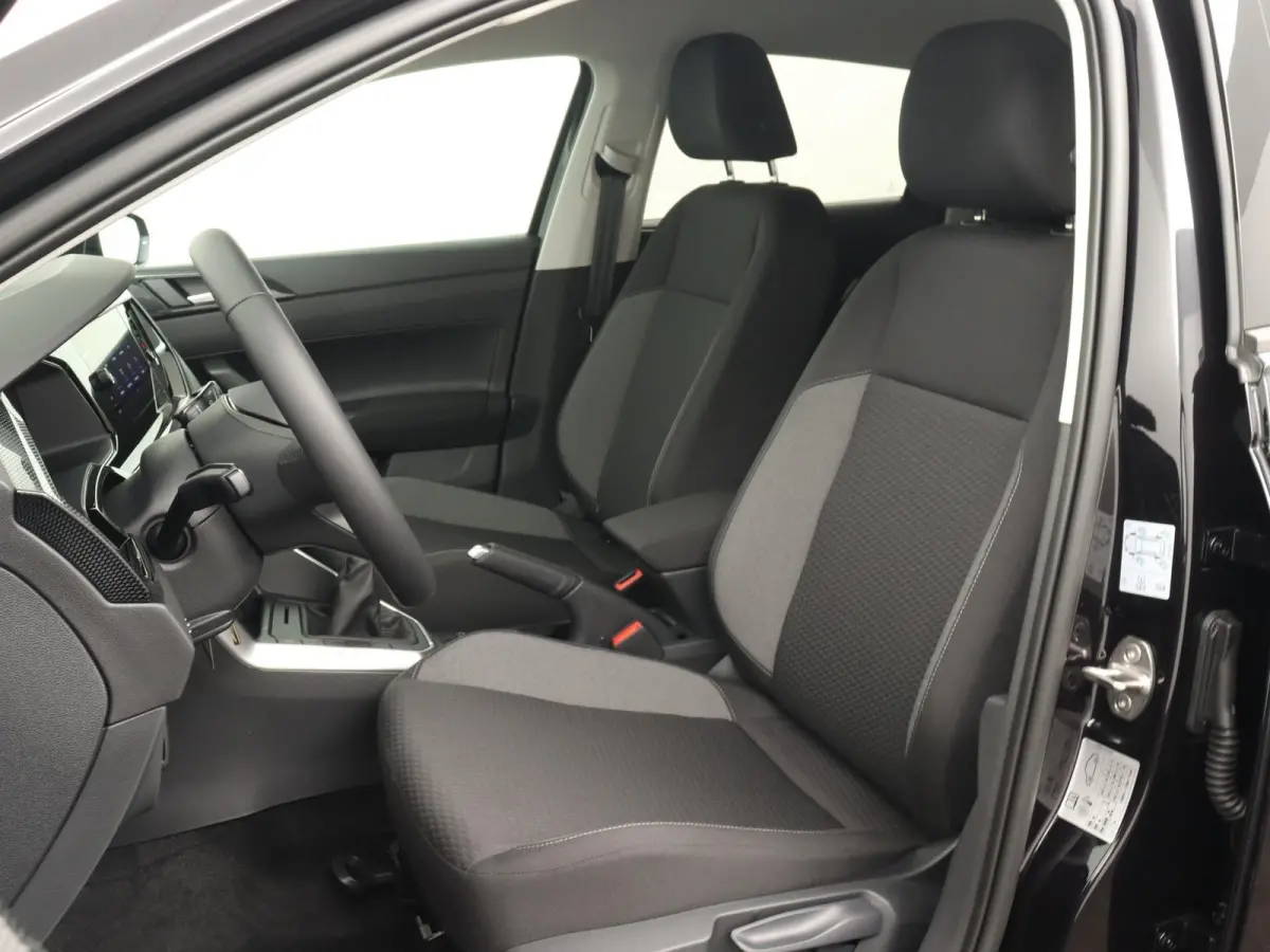 1.0 TSI Life Edition 95 PK | Draadloze Apple carplay | Achteruitrijcamera  | Parkeersensoren | Travel Assist | LED Verlichting | 15" inch "Essex" LMV |