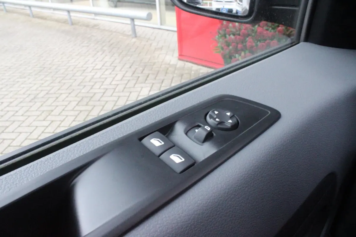 L2 ASPHALT 50 kWh | APPLE CARPLAY/ANDROID AUTO | DAB+ RADIO | 3-ZITS | AIRCO | CRUISE CONTROL | NIEUWE BUS! | PARKEER SENSOREN |