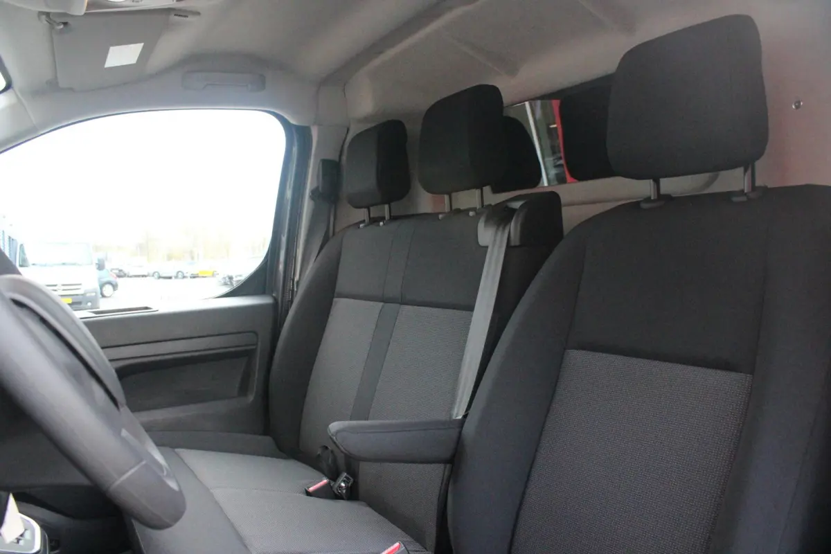EV L2 75 kWh | NAVIGATIE 10" TOUCHSCREEN | ACHTERUITRIJ CAMERA | APPLE CARPLAY/ANDROID AUTO | PARKEERSENSOREN | CRUISE CONTROL | DAB+ RADIO | 3-ZITS | LAADRUIMTE PAKKET | PACK MODUWORK |